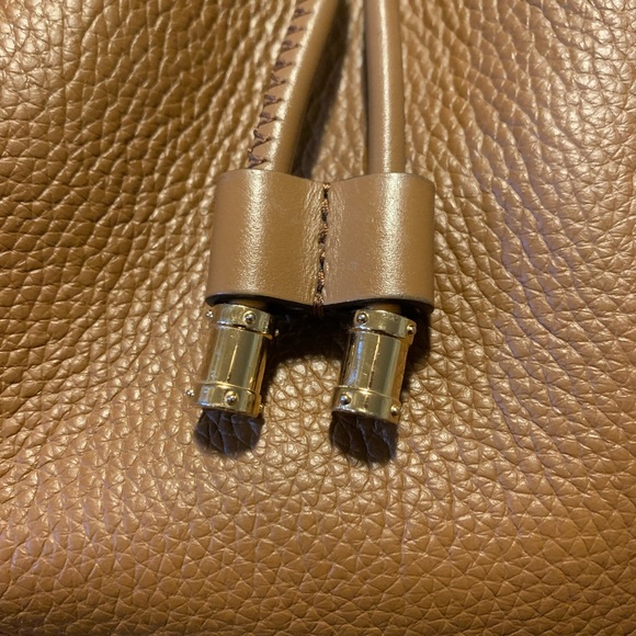 Michael Kors Large Pebble Leather Phoebe Bucket Bag - Picture 11 of 12